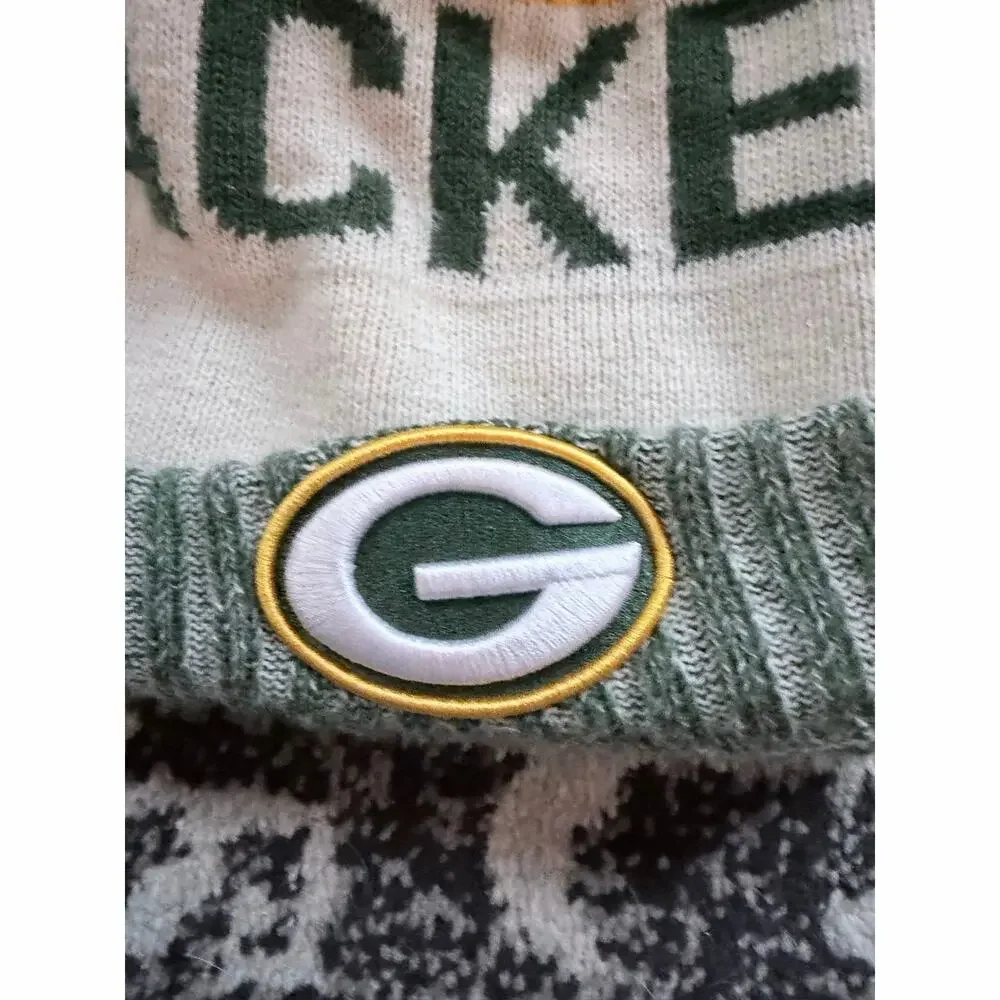 New Era Green Bay Packers knit beanie hat with a pom pom